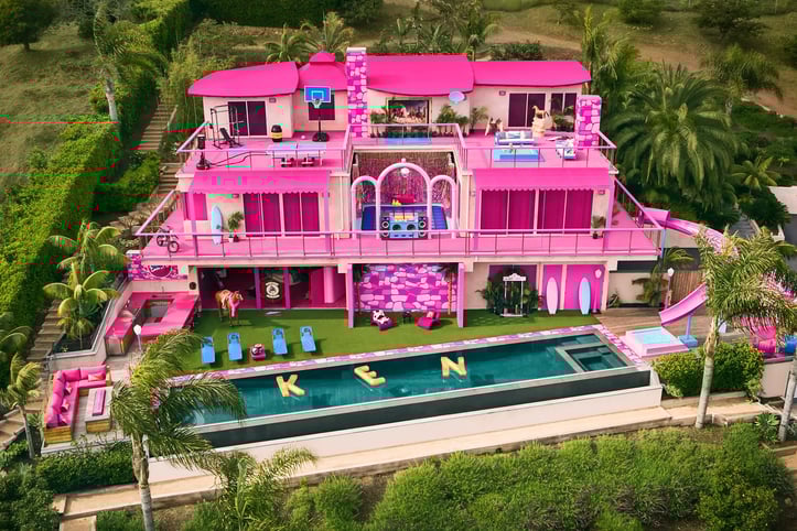 01-Kens-DreamHouse-Airbnb-Exterior-Credit-Hogwash-Studios-2